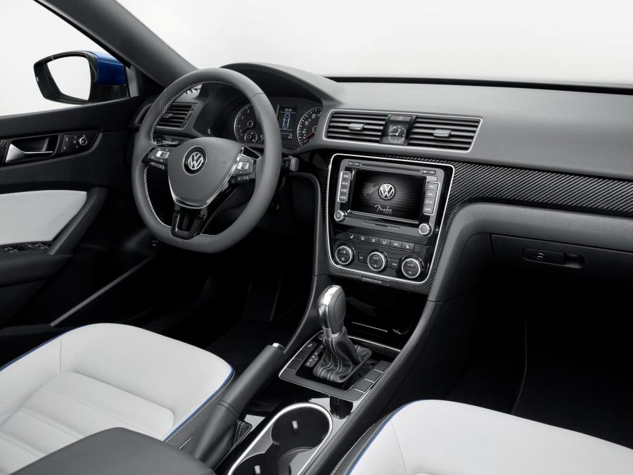  Volkswagen Passat BlueMotion Concept 2014 года  (фото 3 из 7)